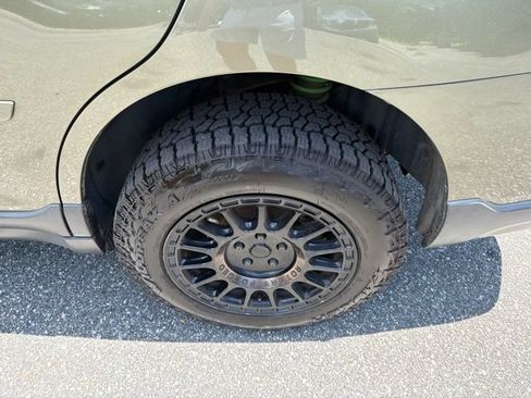 Used 2017 Subaru Outback 2.5i Limited AWD/4WD image 9