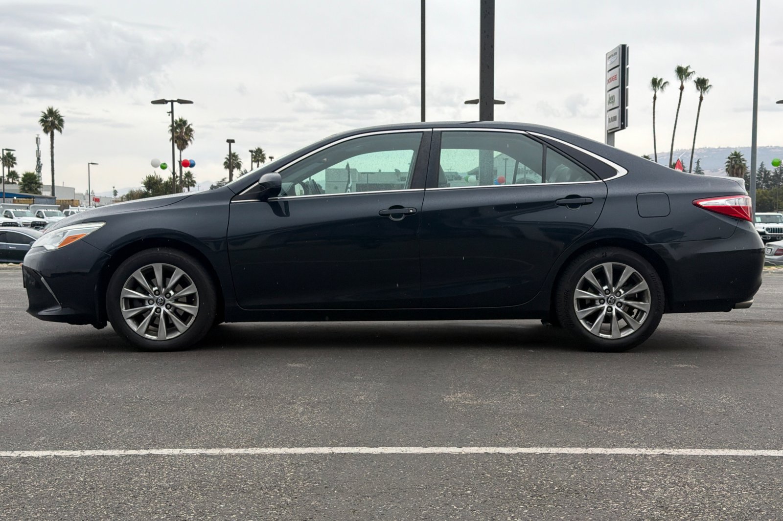 Used 2015 Toyota Camry XLE FWD image 7