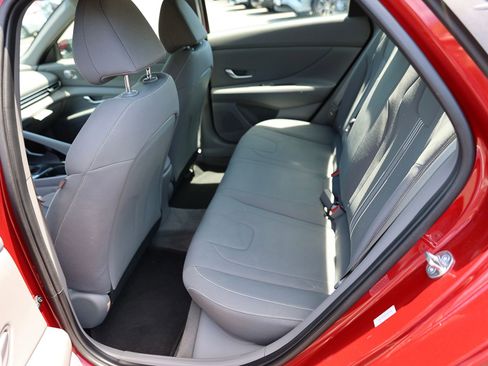 Used 2023 Hyundai Elantra SEL w/ Convenience Package FWD image 18