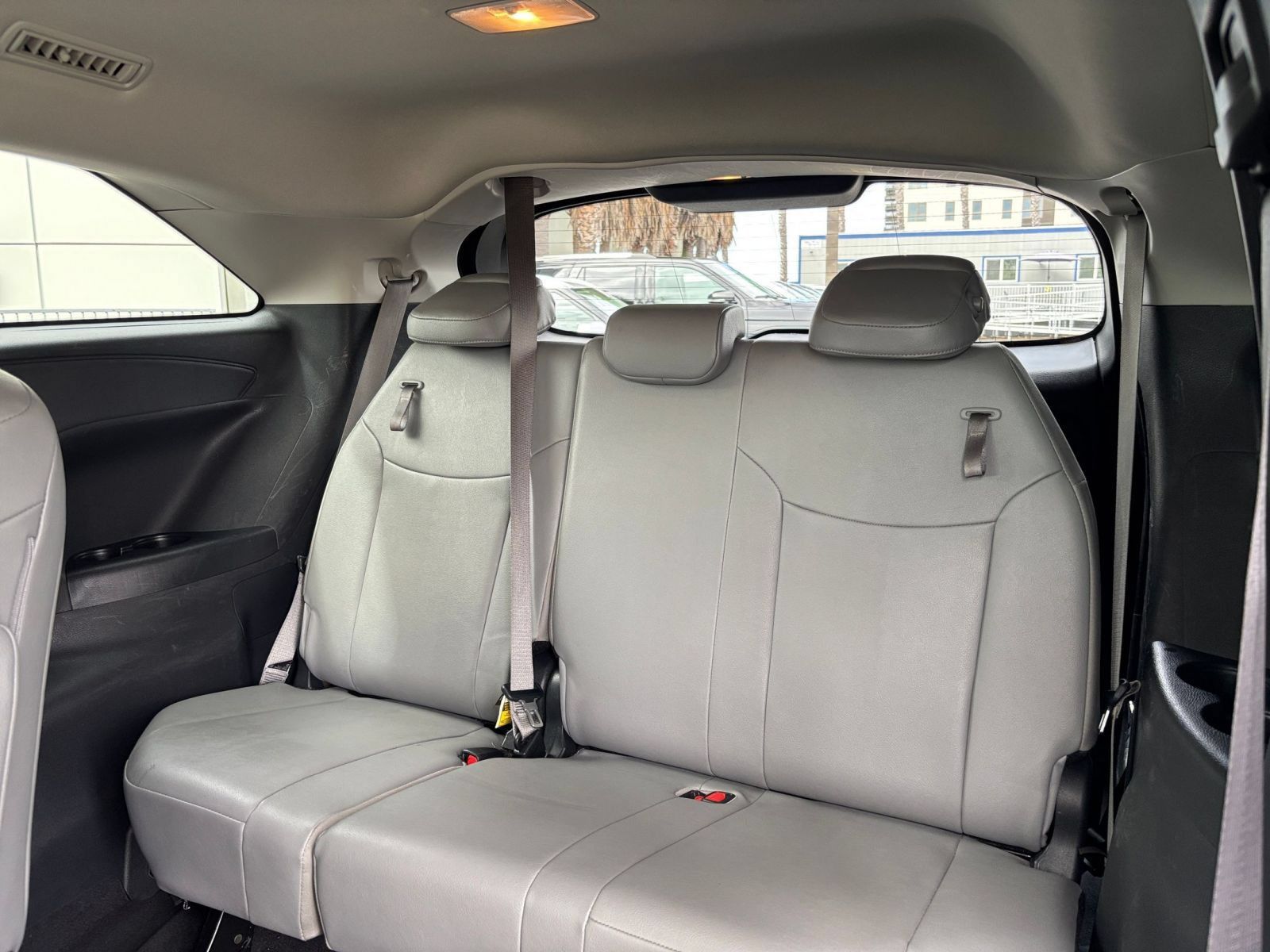 Used 2025 Toyota Sienna XLE FWD image 30