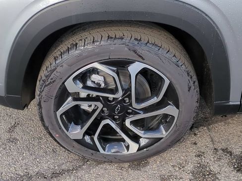 Used 2024 Chevrolet Trax RS FWD image 32