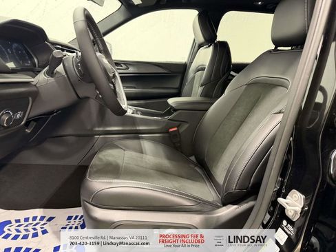 New 2025 Jeep Grand Cherokee Altitude AWD/4WD image 17