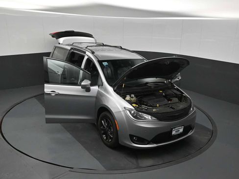 Used 2020 Chrysler Pacifica Touring-L w/ Advanced Safetytec Group AWD/4WD image 38