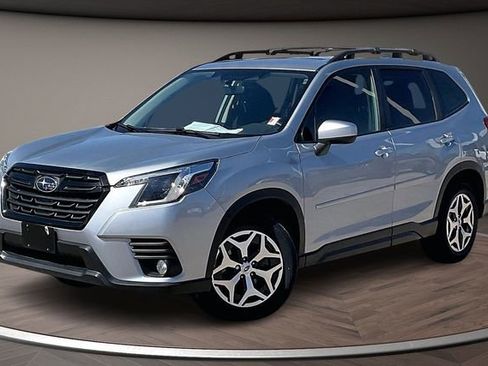 Used 2023 Subaru Forester Premium image 1