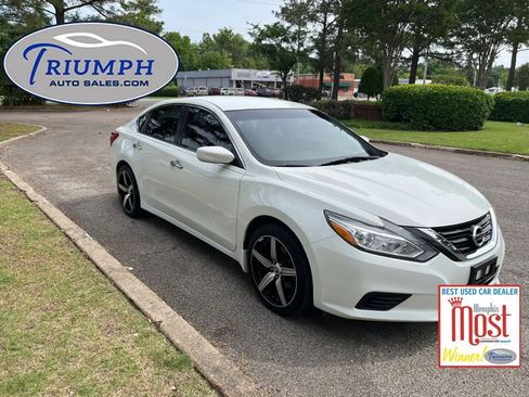 Used 2017 Nissan Altima 2.5 S w/ Power Driver Seat Package FWD image 1