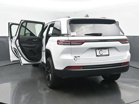 New 2025 Jeep Grand Cherokee Altitude image 56