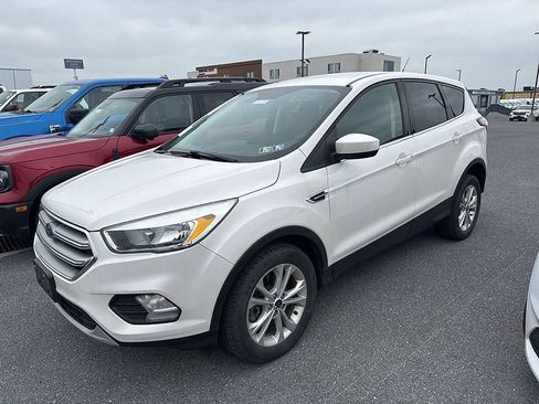 Used 2017 Ford Escape SE AWD/4WD image 2