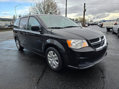 Used 2018 Dodge Grand Caravan SE image 7