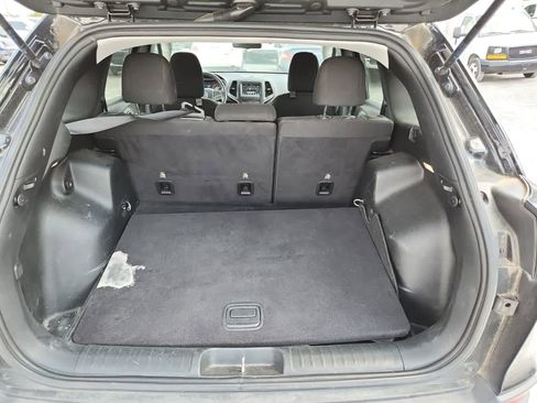 Used 2019 Jeep Cherokee Latitude w/ Popular Appearance Group image 25