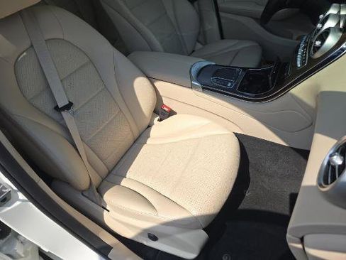 Used 2021 Mercedes-Benz GLC 300 4MATIC w/ Premium Package image 5