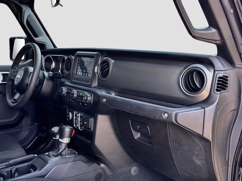 Used 2023 Jeep Gladiator Sport AWD/4WD image 28