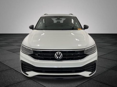 Used 2023 Volkswagen Tiguan SE R-Line image 2