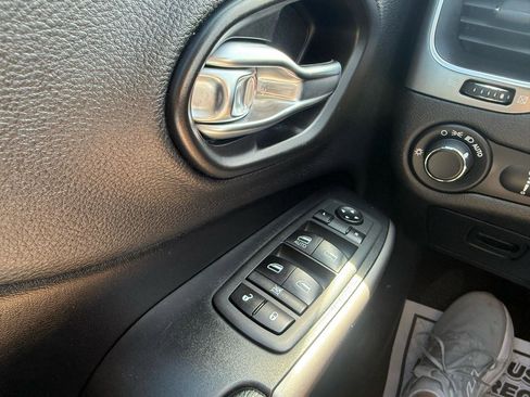 Used 2020 Jeep Cherokee Latitude w/ Cold Weather Group image 26