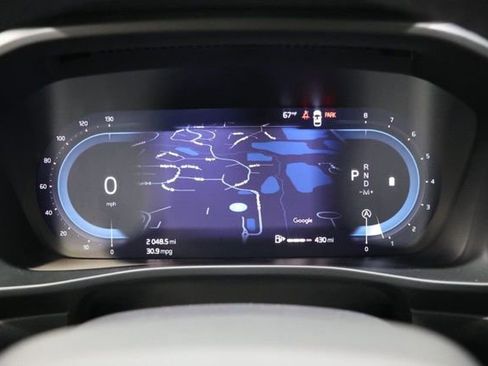 Used 2025 Volvo XC40 B5 Plus image 22