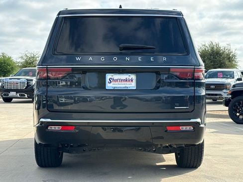 Used 2024 Jeep Wagoneer Series II w/ Flexible Seating Group AWD/4WD image 7