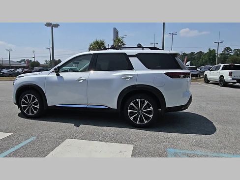 New 2026 Nissan Pathfinder Platinum FWD image 25