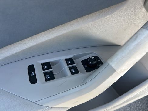 New 2026 Volkswagen Jetta SE FWD image 19