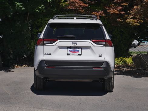 Used 2020 Toyota RAV4 LE AWD/4WD image 20