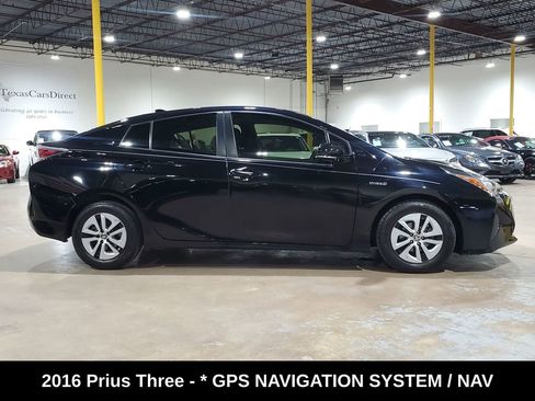 Used 2016 Toyota Prius Three image 5