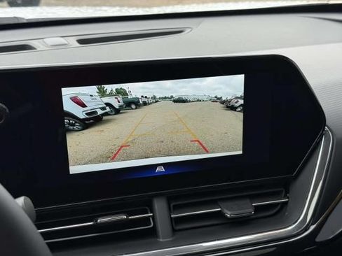 Used 2025 Chevrolet Trax ACTIV w/ Sunroof Package FWD image 24