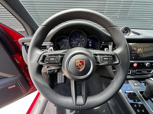 Used 2026 Porsche Macan AWD/4WD image 28