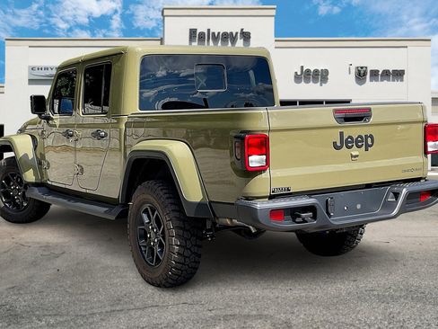 Certified 2025 Jeep Gladiator Sport image 11