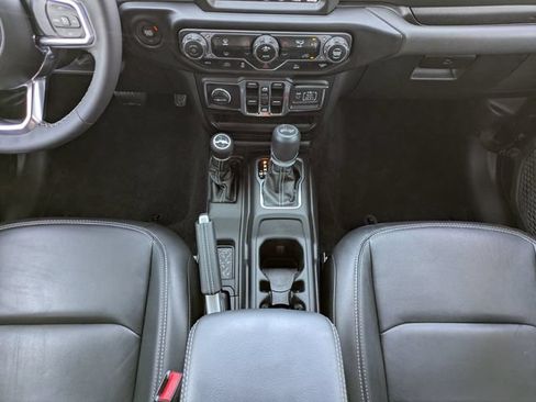 Used 2023 Jeep Wrangler Unlimited Sahara AWD/4WD image 19