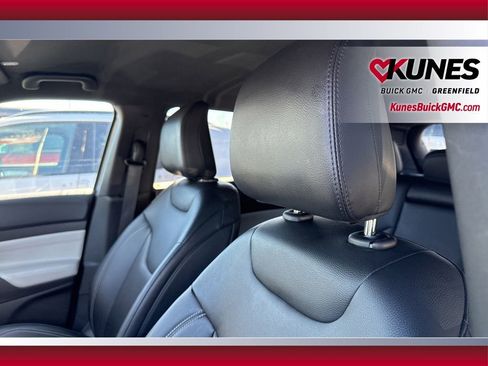 Used 2025 Jeep Compass Limited image 22