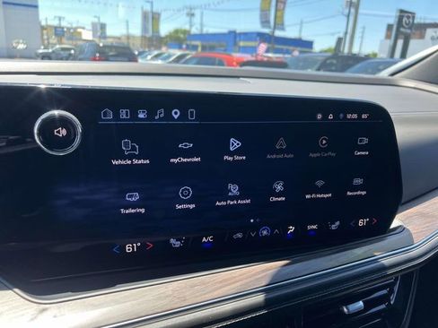 Used 2025 Chevrolet Suburban LT AWD/4WD image 30