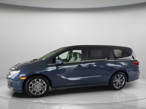 Used 2026 Honda Odyssey Touring image 2