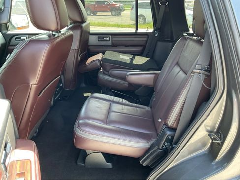 Used 2017 Ford Expedition Platinum RWD image 10