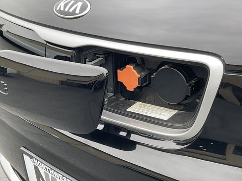 Used 2018 Kia Soul EV + w/ Sun & Fun Package image 48