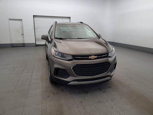 Used 2020 Chevrolet Trax LT w/ LT Convenience Package FWD image 14