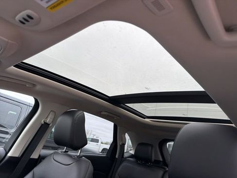 Certified 2022 Ford Edge SEL w/ Convenience Package AWD/4WD image 7
