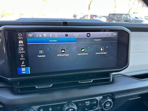 Used 2025 Jeep Wrangler Unlimited Sahara image 23