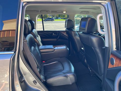 Used 2016 INFINITI QX80 4WD w/ Deluxe Technology Package image 8