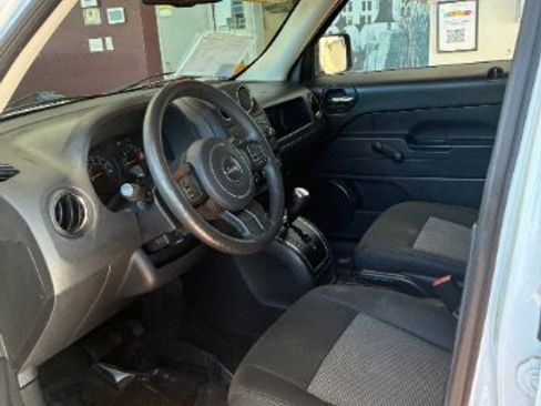 Used 2014 Jeep Patriot Sport image 11