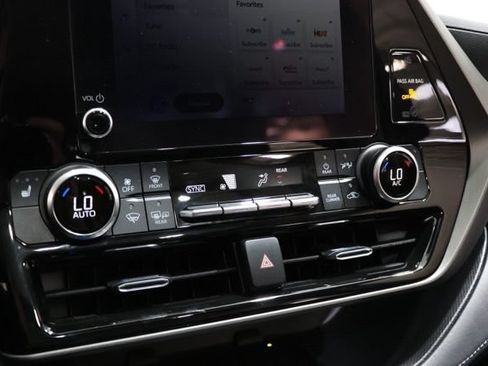 Used 2023 Toyota Highlander XLE FWD image 24