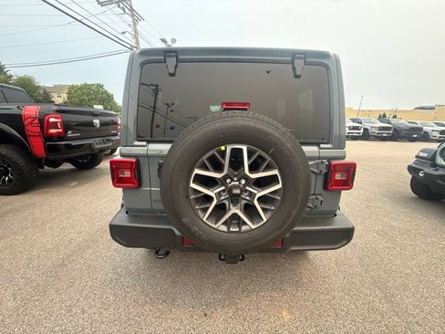 New 2026 Jeep Wrangler Unlimited Sahara AWD/4WD image 4