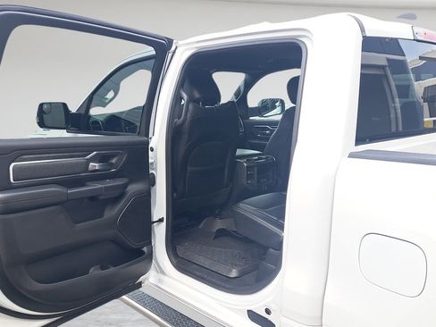 Used 2019 RAM 1500 Big Horn AWD/4WD image 11