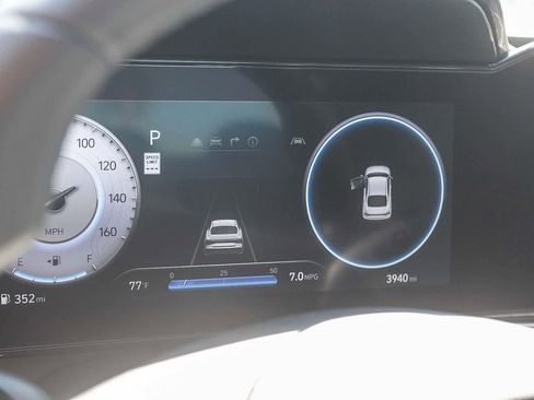 Used 2025 Hyundai Elantra Limited image 31