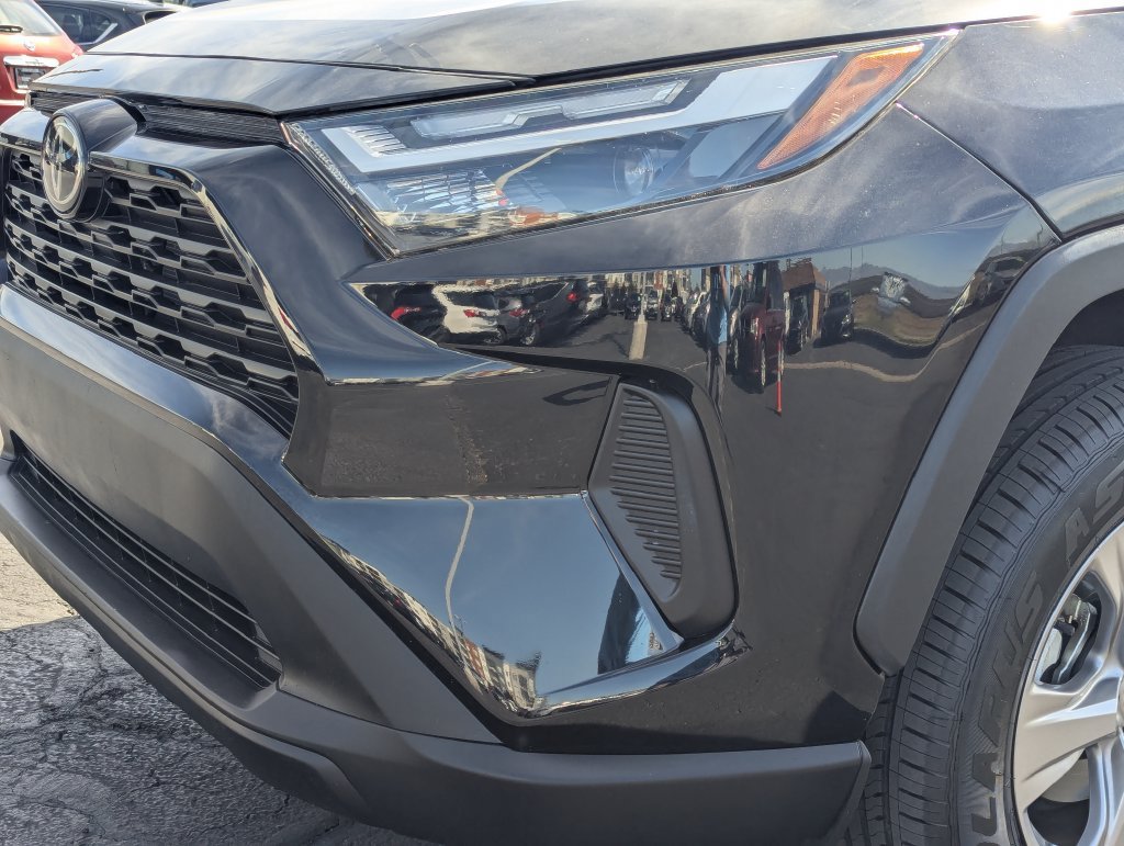 Used 2025 Toyota RAV4 XLE AWD/4WD image 12