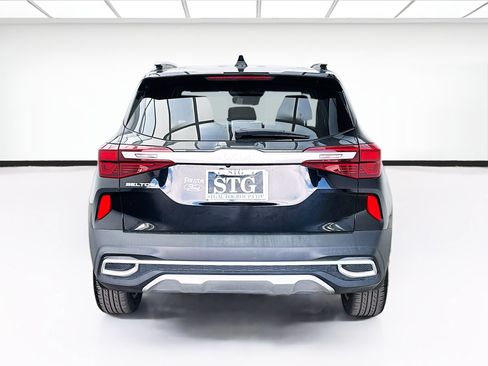 Used 2023 Kia Seltos S w/ Navigation Package FWD image 5