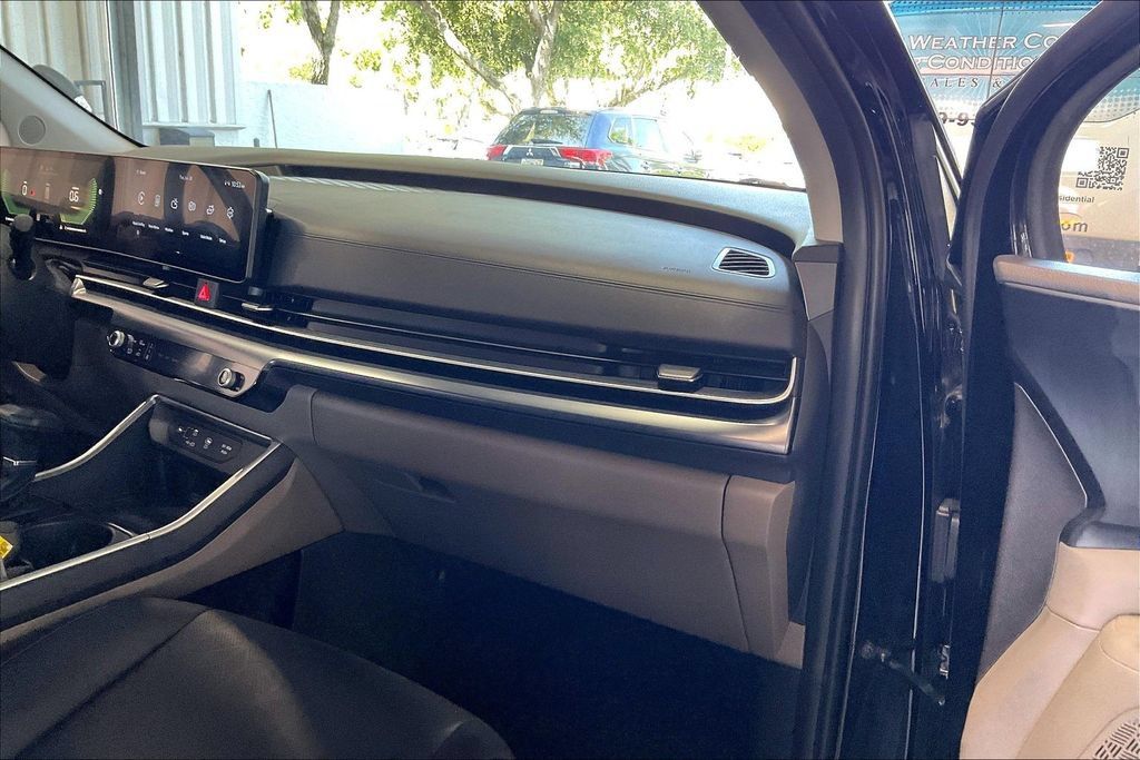 Used 2026 Kia Carnival FWD image 24