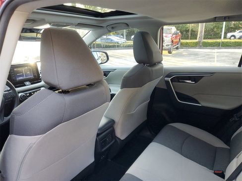 Used 2022 Toyota RAV4 XLE image 12