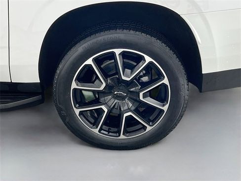 Used 2024 Chevrolet Suburban RST w/ Luxury Package image 39