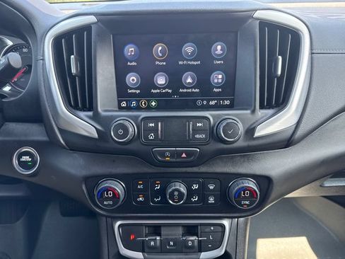 Used 2024 GMC Terrain SLT AWD/4WD image 19