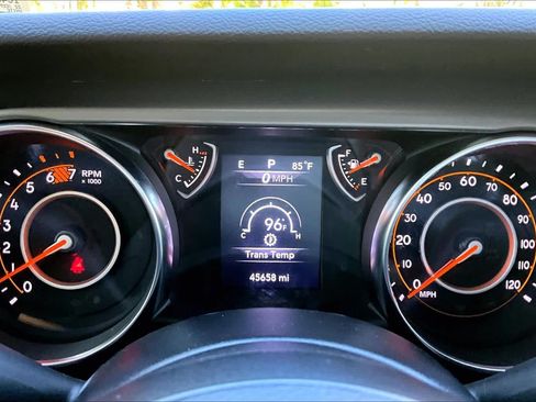 Used 2022 Jeep Wrangler Sport AWD/4WD image 23