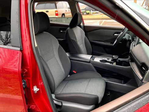 Used 2023 Nissan Rogue SV image 9