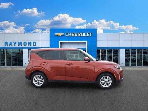 Certified 2023 Kia Soul LX w/ LX Technology Package FWD image 2